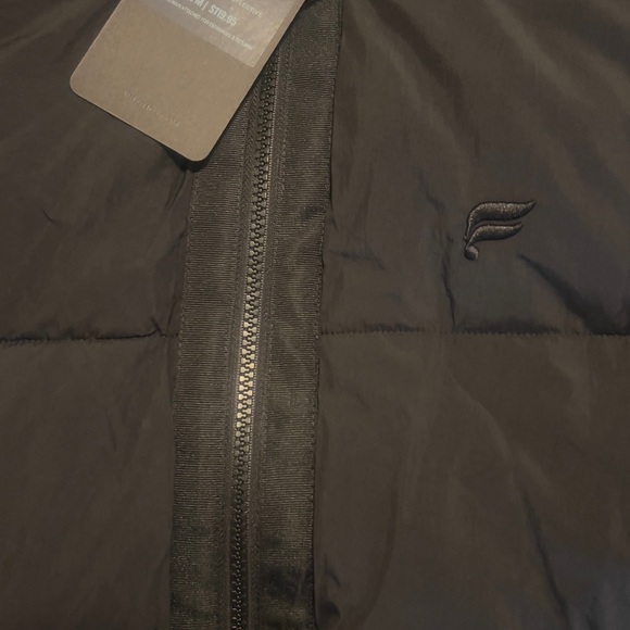 The essentially puffer vest - Picture 3 of 7